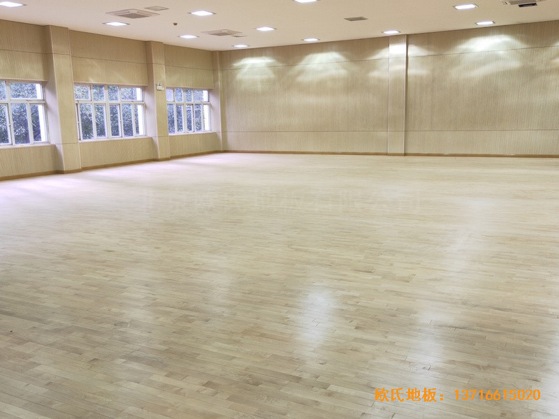 上海丰庄西路绿地小学舞台体育地板施工案例3