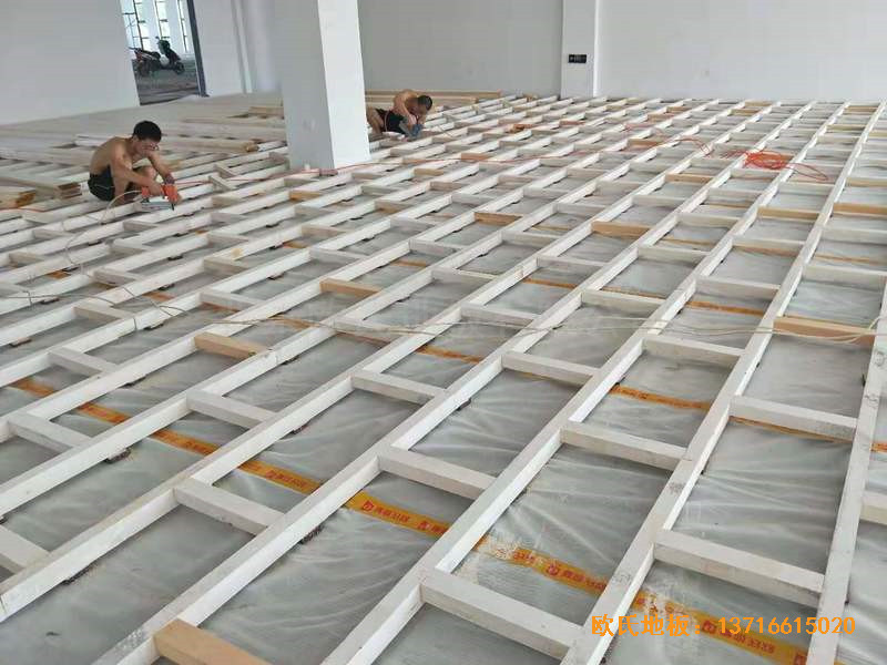 江苏第二中学篮球馆运动木地板安装案例1