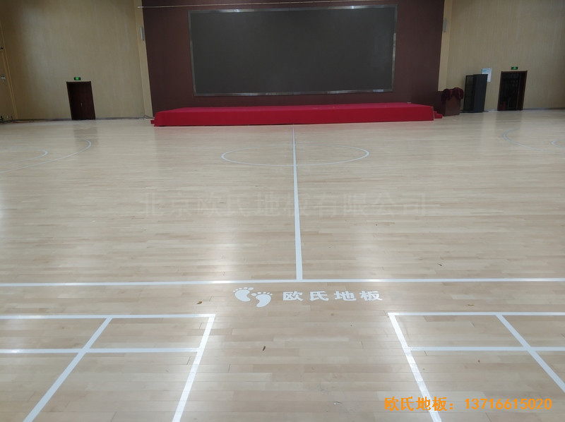 郑州四中体育馆体育木地板施工案例3