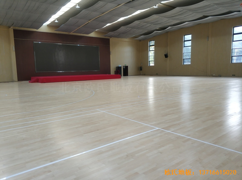 郑州四中体育馆体育木地板施工案例5