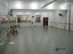 �������򳡵ذ��ĸ����ӱȽϺ�