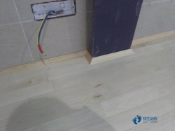 ��ѧ���򳡵�ľ�ذ�ʩ������