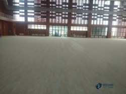 ѧУ���򳡹�ľ�ذ弼������